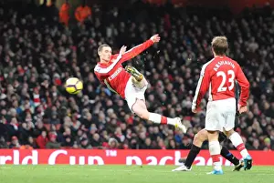 Thomas Vermaelen shoots past Man United goalkeeper Edwin van der Saar to score the Arsenal goal