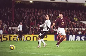Thrilling Van Persie Strike: Arsenal's Triumph over Sparta Prague in Champions League (3:0)