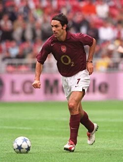 Robert Pires Collection: Thrilling Victory: Robert Pires Scores the Winning Goal for Arsenal at the Amsterdam Tournament