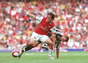 Images Dated 23rd September 2006: Tomas Rosicky (Arsenal) Chris Armstong (Sheff Utd)