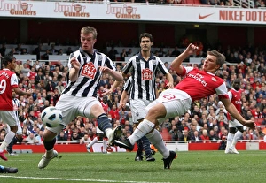 Tomas Rosicky (Arsenal) Chris Brunt (WBA). Arsenal 2:3 West Bromwich Albion Tomas Rosicky (Arsenal) Chris Brunt (WBA). Arsenal 2:3 West Bromwich Albion