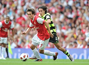 Tomas Rosicky (Arsenal) Efrain Juarez (Celtic). Arsenal 3:2 Celtic. Emirates Cup Tomas Rosicky (Arsenal) Efrain Juarez (Celtic). Arsenal 3:2 Celtic. Emirates Cup
