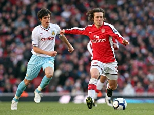 Arsenal v Burnley 2009-10 Gallery: Tomas Rosicky (Arsenal) Jack Cork (Burnley). Arsenal 3: 1 Burnley. Barclays Premier League