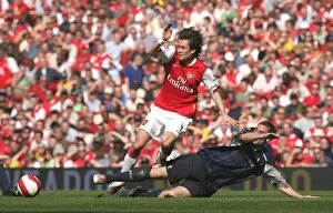 Images Dated 16th April 2007: Tomas Rosicky (Arsenal) Nicky Hunt (Bolton)