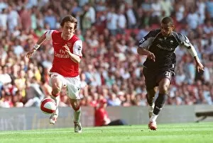 Images Dated 16th April 2007: Tomas Rosicky (Arsenal) Ricardo Vaz Te (Bolton)