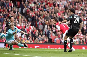 Tomas Rosicky scores Arsenals 2nd goal past Jussi Jskelainen (Bolton)