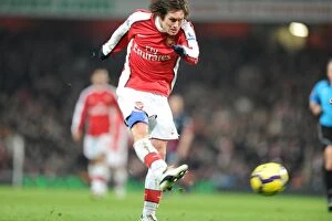 Arsenal v Bolton 2009-10 Collection: Tomas Rosicky shoots past Bolton goalkeeper Jussi Jskelainen to score the 1st Arsenal goal