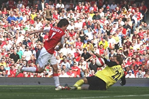 Tomas Rosicky shoots past Bolton goalkeeper Jussi Jaskelainen to score the first Arsenal goal Tomas Rosicky shoots past Bolton goalkeeper Jussi Jaskelainen to score the first Arsenal goal