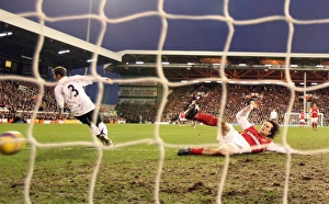 Fulham v Arsenal 2007-8 Gallery: Tomas Rosicky slides in to score the 3rd Arsenal goal