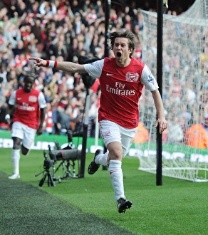 Tomas Rosicky's Triumph: Arsenal's Third Goal vs. Tottenham in the 2011-12 Premier League