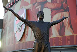 Tony Adams Statue: Arsenal's Legendary Captain at Emirates Stadium (Arsenal vs. Everton, 2011-12)
