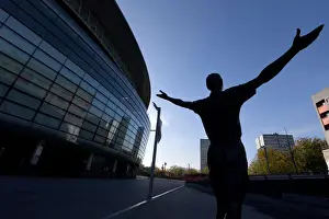 Tony Adams Statue: Arsenal's Legendary Captain Greets Europa League Opponents at Emirates Stadium