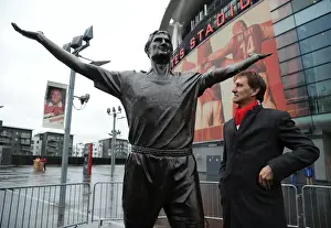 Tony Adams Unveils His Arsenal Legends Statue at Emirates Stadium (2011)