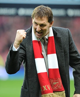 Tony Adams Waves to Arsenal Fans vs. Queens Park Rangers (2011-12)