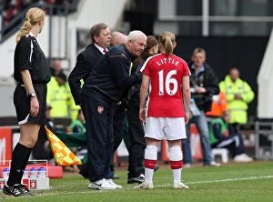 Arsenal Ladies v Sunderland WFC Collection: Tony Gervaise the Arsenal Assistant Manager talks to Kim Little