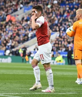 Leicester City v Arsenal 2018-19 Collection: Torreira's Dispute with the Linesman: Leicester City vs. Arsenal FC, Premier League 2018-19