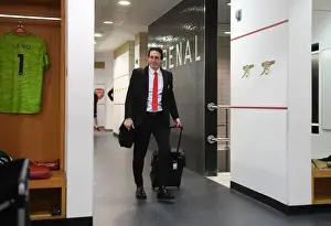 Unai Emery in Arsenal Changing Room Before Arsenal v Southampton, Premier League 2019-20