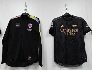 Southampton V Arsenal 2022-23 Prints: United Arsenal: Pre-Match Huddle Before Southampton Clash, Premier League 2022-23