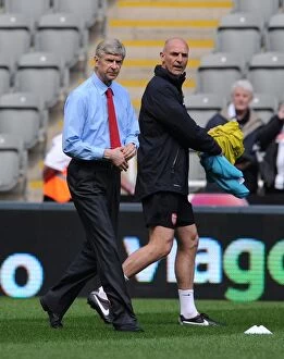 Newcastle United Collection: United in Focus: Arsene Wenger and Steve Bould's Pre-Match Huddle (Newcastle United vs Arsenal)