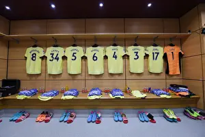 Unity Before the Battle: Arsenal's Pre-Match Huddle vs Aston Villa, Premier League 2021-22