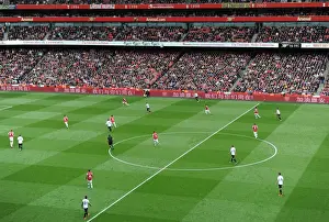 Unity in Football: Arsenal Stands with China Amidst Earthquake Tragedy (Arsenal vs. Manchester United, 28/4/13)