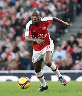 Arsenal V Sunderland 2008-9 Prints: Unyielding Gallas: Arsenal's Defiant Performance in the 0-0 Draw Against Sunderland