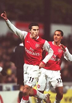 Images Dated 26th December 2006: Van Persie and Walcott: Celebrating Arsenal's Victory Over Watford (2006)