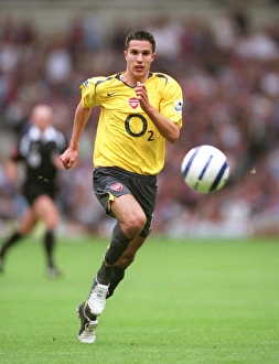 Van Persie's Determined Performance: Arsenal vs. West Ham United, 2005