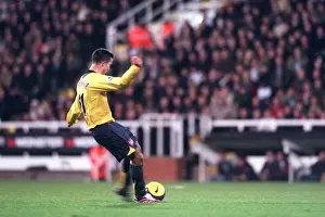 Van Persie's Epic Free Kick: Arsenal's Winning Goal Against Fulham, FA Premiership (29/11/06)