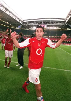 Van Persie's FA Cup Triumph: Arsenal's 5-4 Penalty Shootout Victory over Manchester United