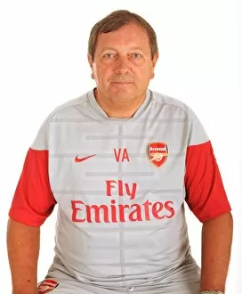 1st Team Player Images 2009-10 Collection: Vic Akers (Arsenal kit man)