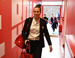 Arsenal Women v Chelsea Women - Continental Cup Final 2020 Collection: Viki Schnaderbeck Prepares for Arsenal vs. Chelsea FA Womens Continental League Cup Final