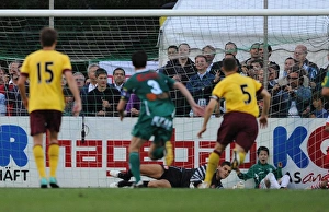 Vito Mannone (Arsenal) saves the Neusiedl penalty. SC Neusiedl 0:4 Arsenal Vito Mannone (Arsenal) saves the Neusiedl penalty. SC Neusiedl 0:4 Arsenal