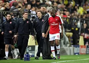 Villarreal v Arsenal 2008-9 Collection: William Gallas (Arsenal) leaves the pitch injured