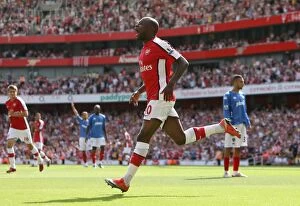 Arsenal v Portsmouth 2009-10 Collection: William Gallas celebrates scoring Arsenals 3rd goal