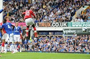 Images Dated 15th August 2009: William Gallas heads past Everton goalkeeper Tim Howard