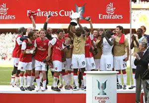 Arsenal V Inter Milan 2007-08 Prints: William Gallas Lifts the Emirates Trophy: Arsenal's Victory over Inter Milan in the Emirates Cup (2007)