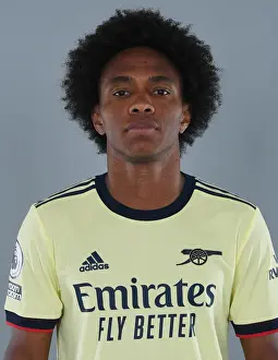 Willian Kicks Off Arsenal's 2021-22 Season Training