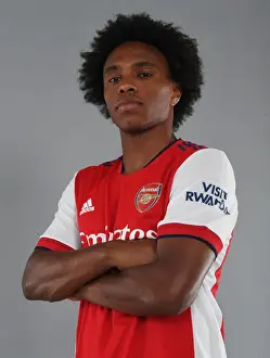 Willian Prepares for Arsenal's 2021-22 Season: Training at London Colney