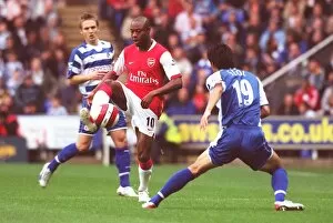 Reading v Arsenal Collection: Willliam Gallas (Arsenal) Seol (Reading)