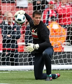 Arsenal v Birmingham City 2010-11 Collection: Wojciach Szczesny (Arsenal) warms up in his Arsenal for Everyone t shirt