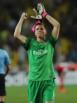 Wojciech Szczesny Celebrates with Arsenal Fans after First Leg of Fenerbahce vs Arsenal, UEFA Champions League Play-offs (2013)